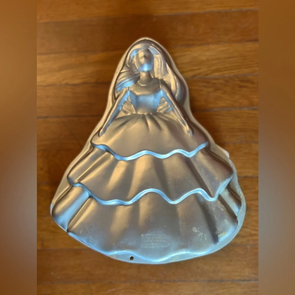 Vintage Wilton Cake Supplies and Cake Pan